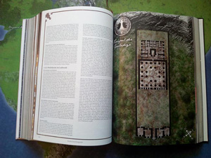 Die Aufnahme zeigt den Grundriss einer Ruine und erläuternden Text über Gefahren für Spielercharaktere.