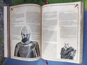Die Abbildung zeigt zwei Seiten mit den NSC aus DAS BUCH DER KÖNIGREICHE für das Pen-and-Paper Rollenspiel: Konnetabel Arik und Seneschall Torbet.