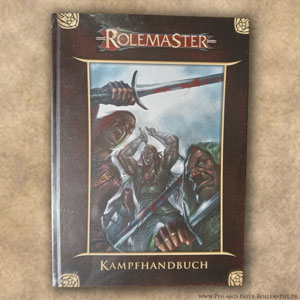 Cover des Rolemaster Kampfhandbuch (RMFRP): Drei kraftstrotzende Kerle schwingen ihre Schwerter, während im Hintergrund eine Magierin ihren Dolch fest umgreift.