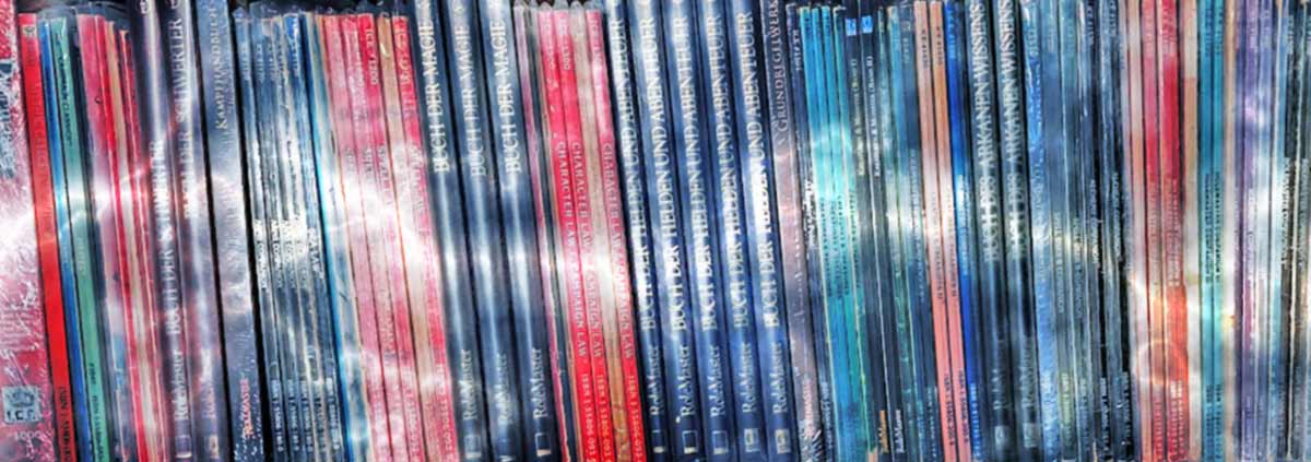 Rolemaster-Regelwerke & Spielhilfen im Regal – Sammlung mit Companions & Shadow World.