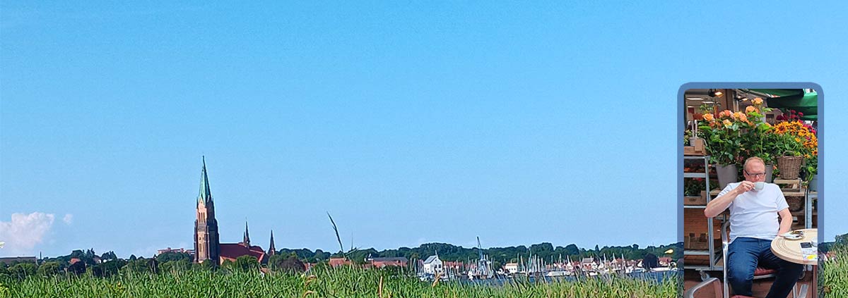 Himmel über der Turmspitze des St. Petri-Doms zu Schleswig